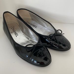 Chanel Black Patent Leather Ballet Flats 37